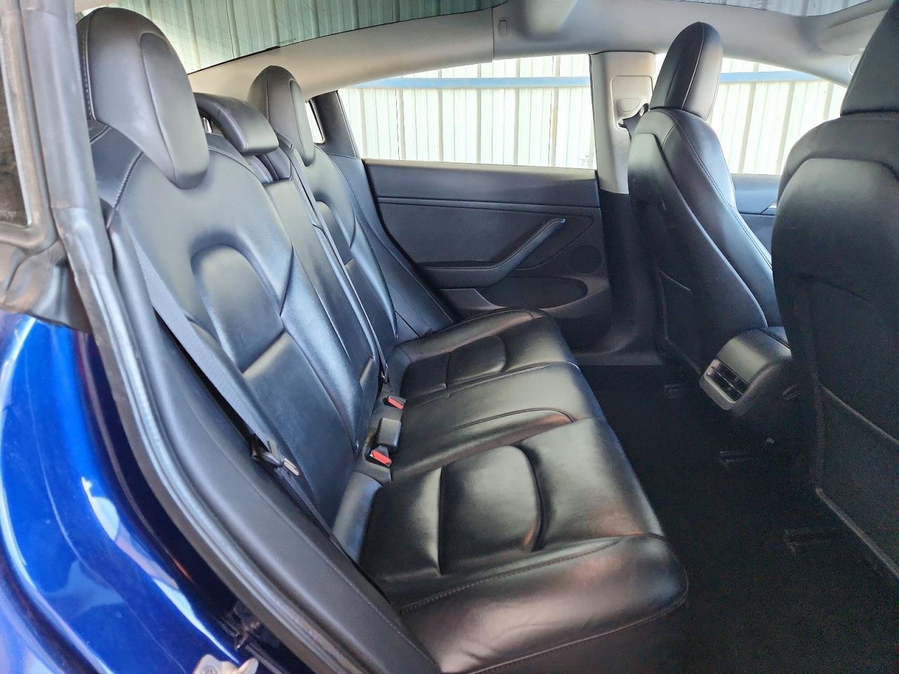 2022 Tesla Model 3 - zdjęcie 10