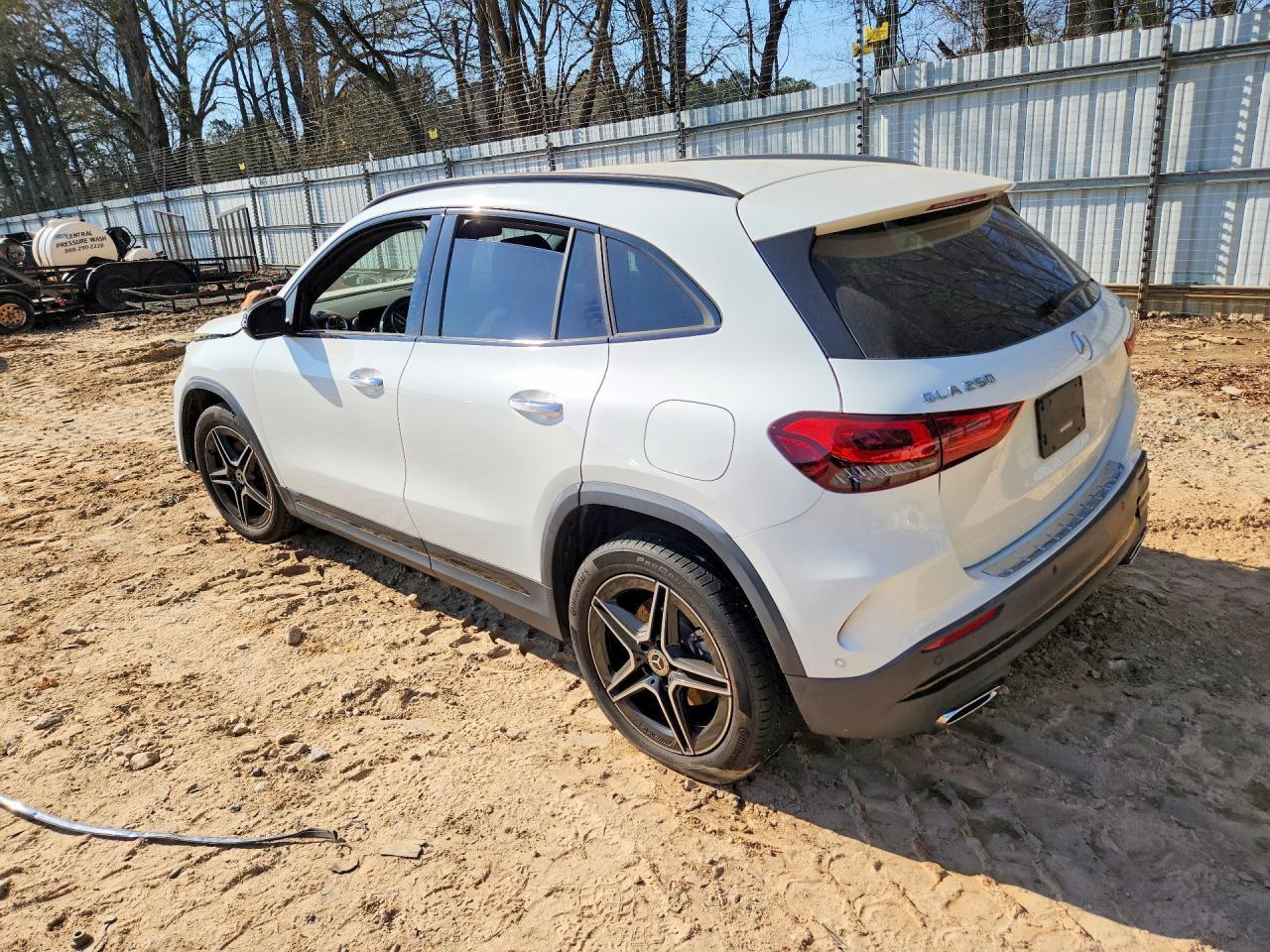 2023 Mercedes-Benz Gla 250 4Matic - zdjęcie 2