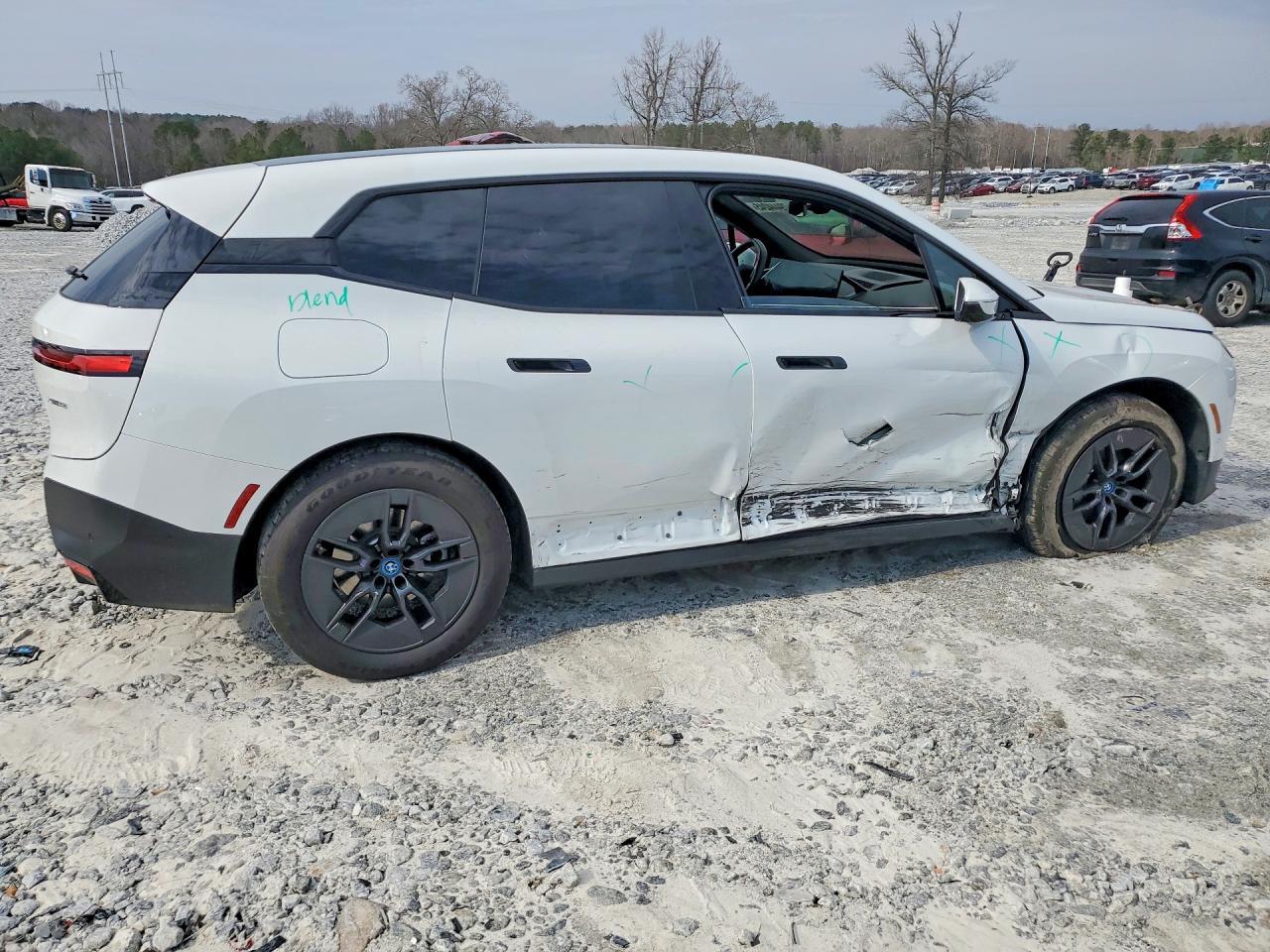 2025 BMW Ix xDrive50 - zdjęcie 3