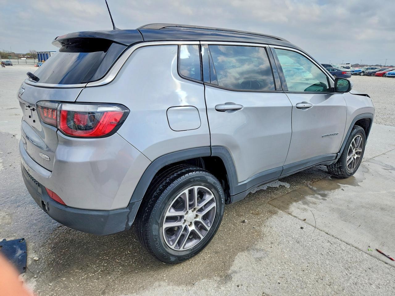 2018 Jeep Compass Latitude - zdjęcie 3