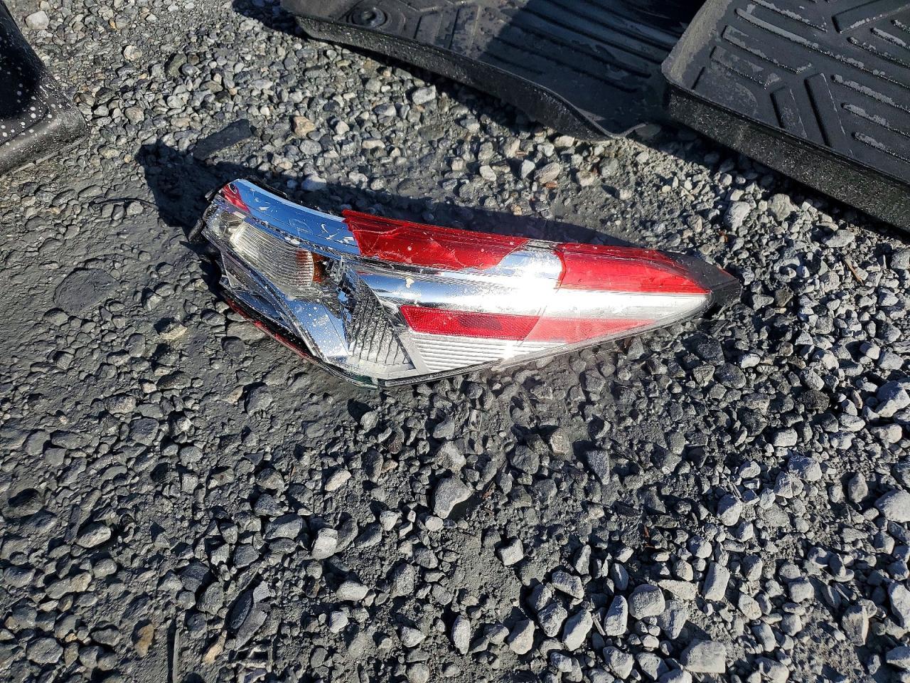 2019 Toyota Camry Le - zdjęcie 12