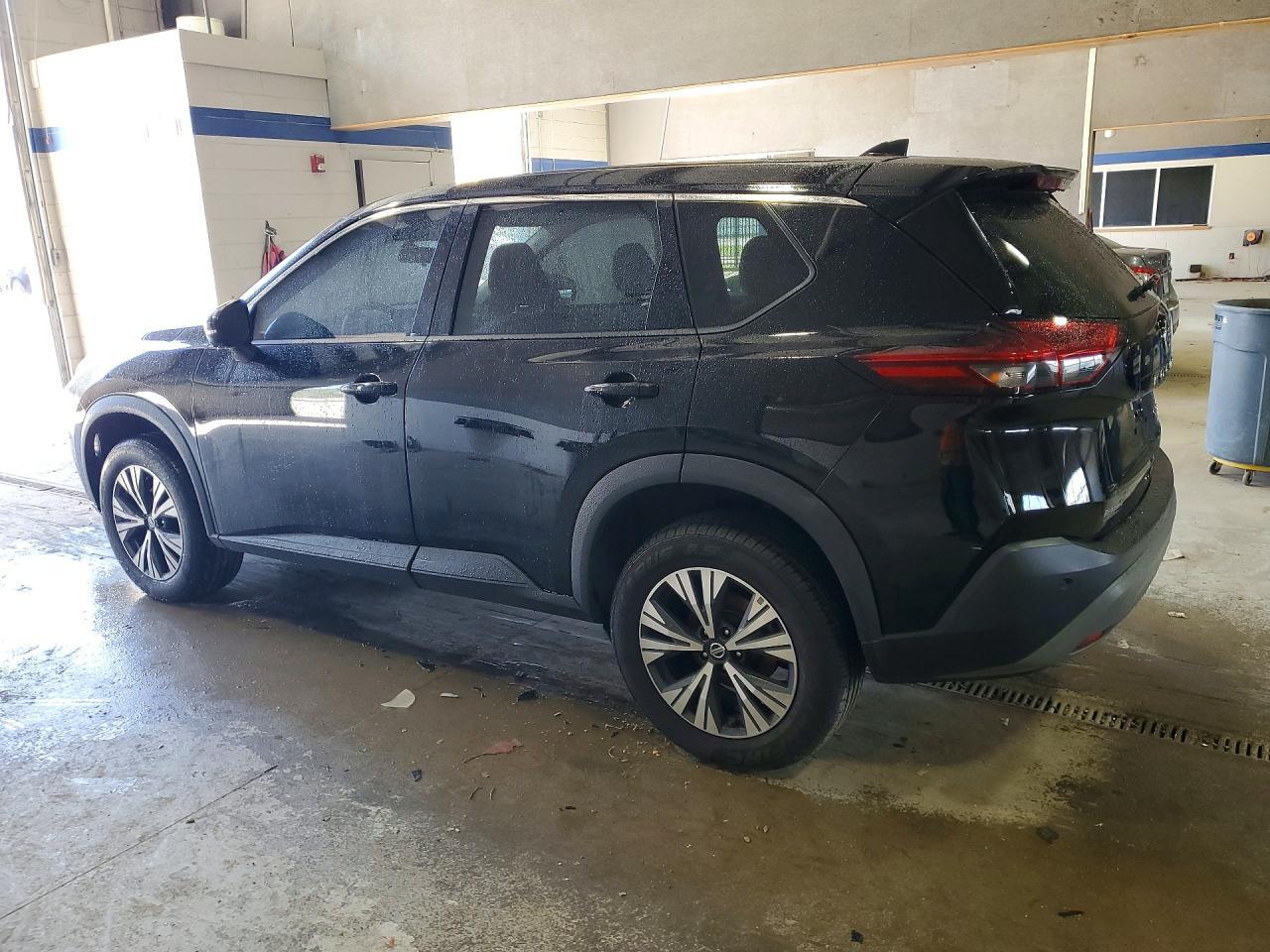 2021 Nissan Rogue Sv - zdjęcie 2