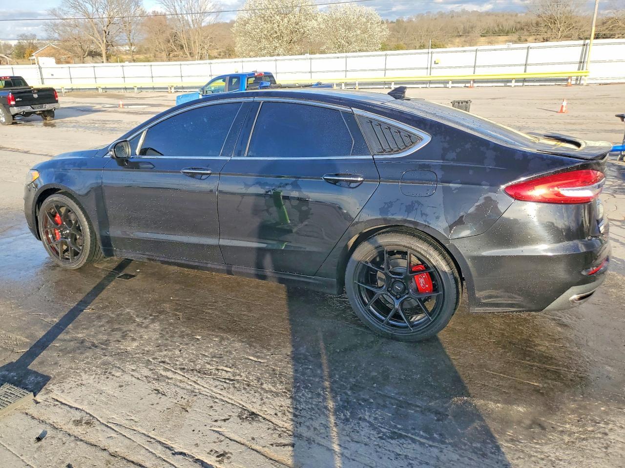 2020 Ford Fusion Titanium - zdjęcie 2