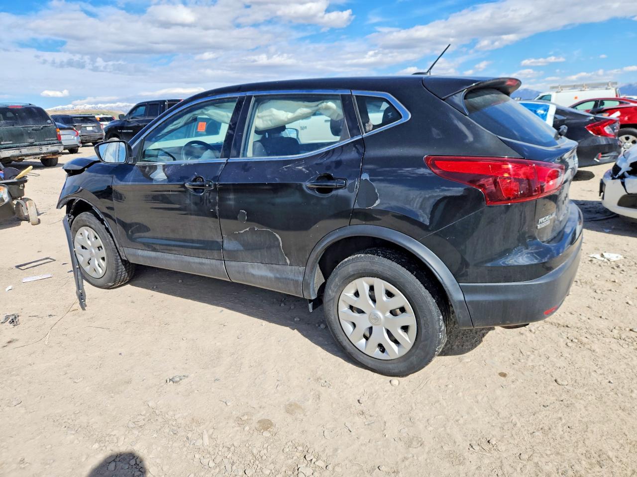 2018 Nissan Rogue Sport S - zdjęcie 2
