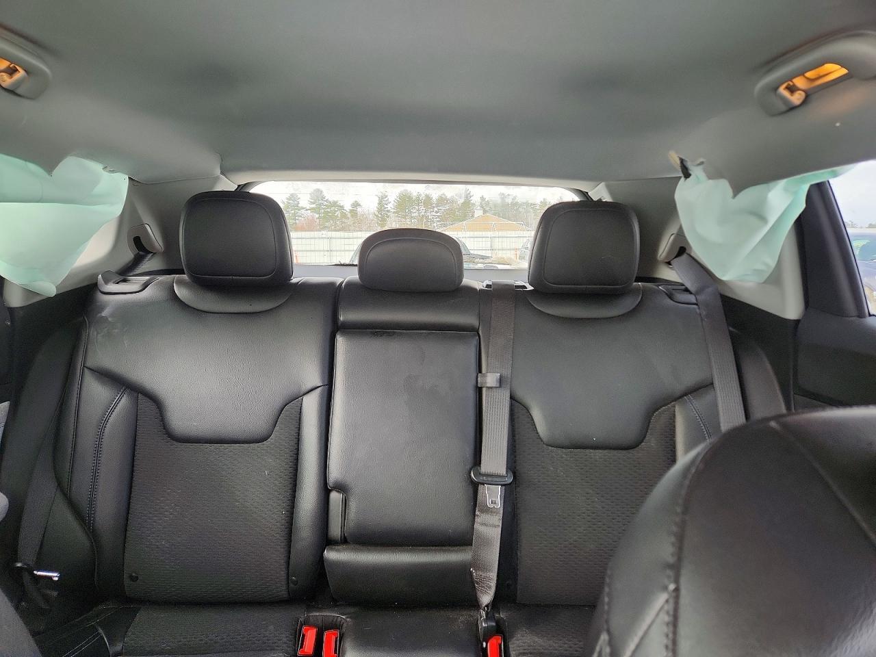 2022 Jeep Compass Latitude - zdjęcie 10