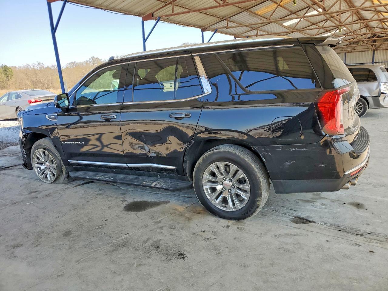 2021 GMC Yukon Denali - zdjęcie 2