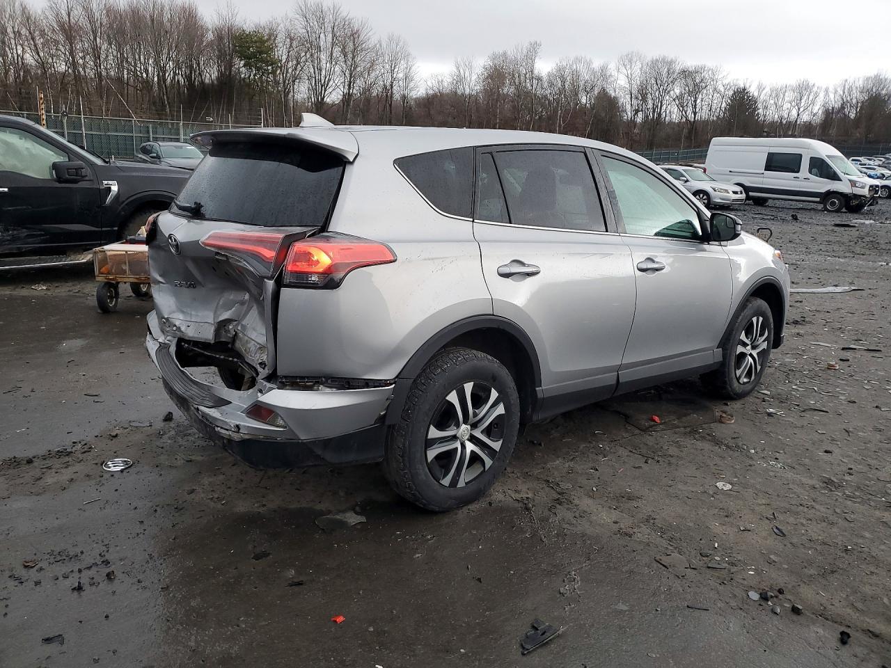2018 Toyota Rav4 Le - zdjęcie 3