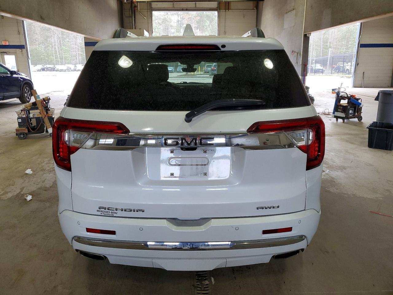 2021 GMC Acadia Denali - zdjęcie 6