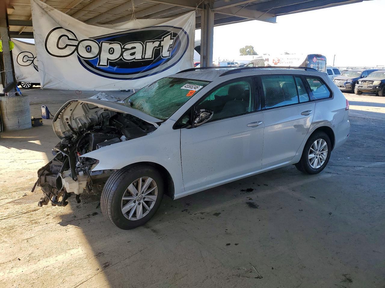 2019 Volkswagen Golf Sportwagen S - zdjęcie główne