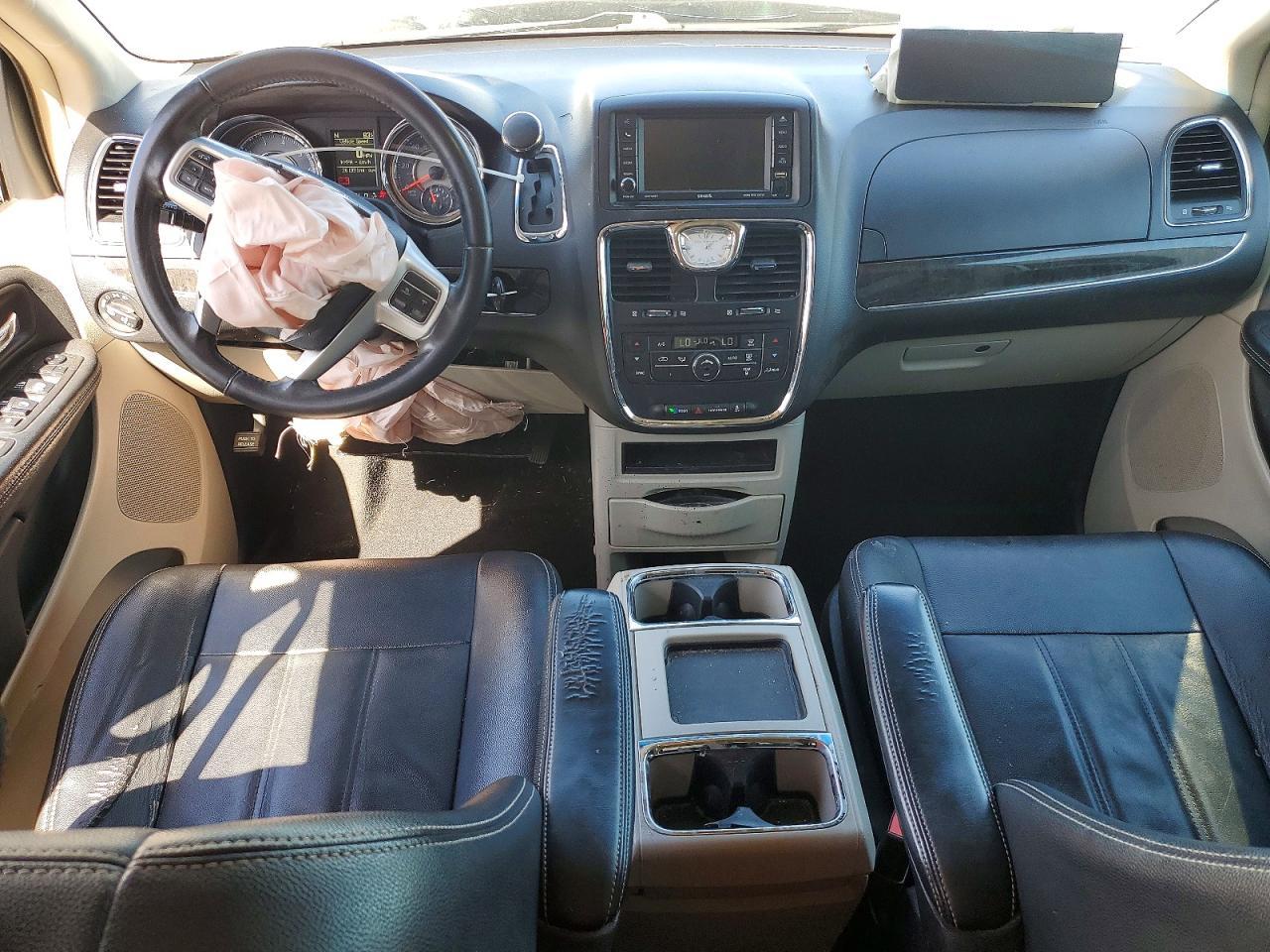 2016 Chrysler Town & Country Touring - zdjęcie 8