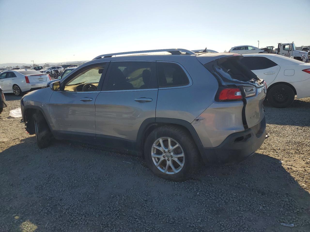 2015 Jeep Cherokee Latitude - zdjęcie 2