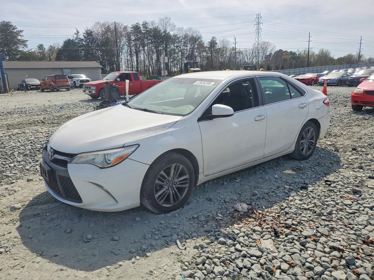 2016 Toyota Camry Se - zdjęcie główne