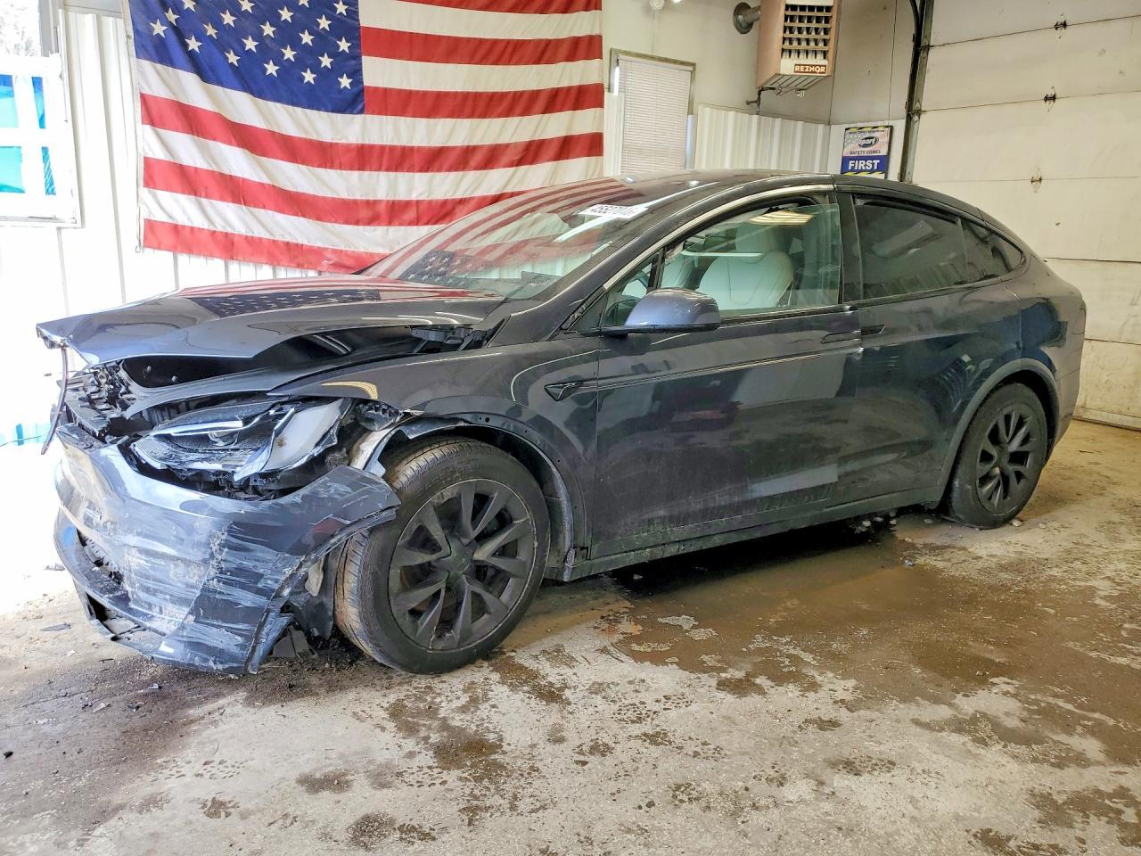 2023 Tesla Model X - zdjęcie główne