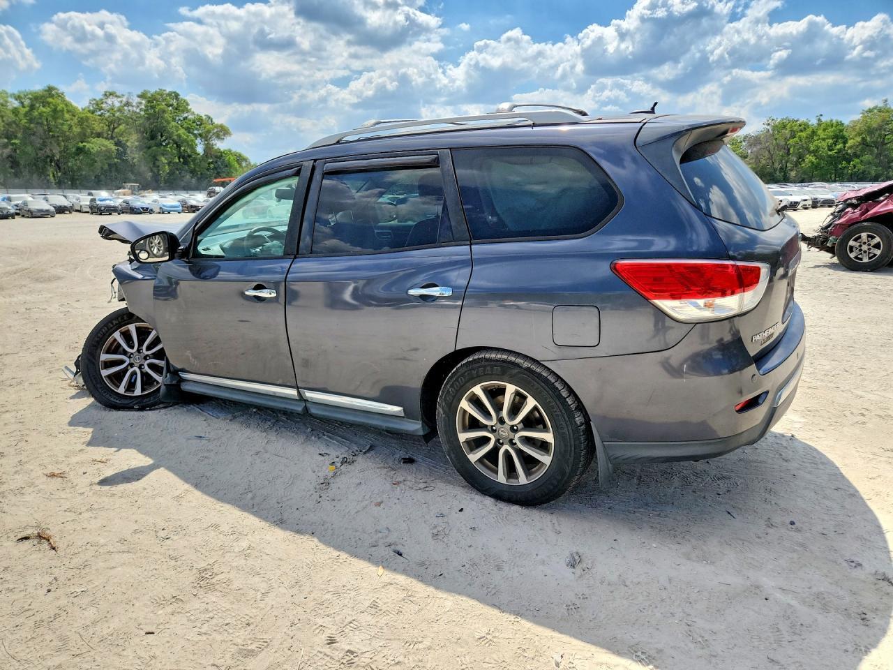 2013 Nissan Pathfinder S - zdjęcie 2