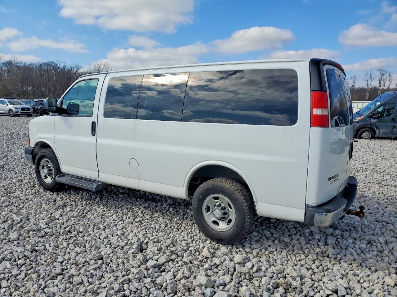 2016 Chevrolet Express G3500 Lt - zdjęcie 2