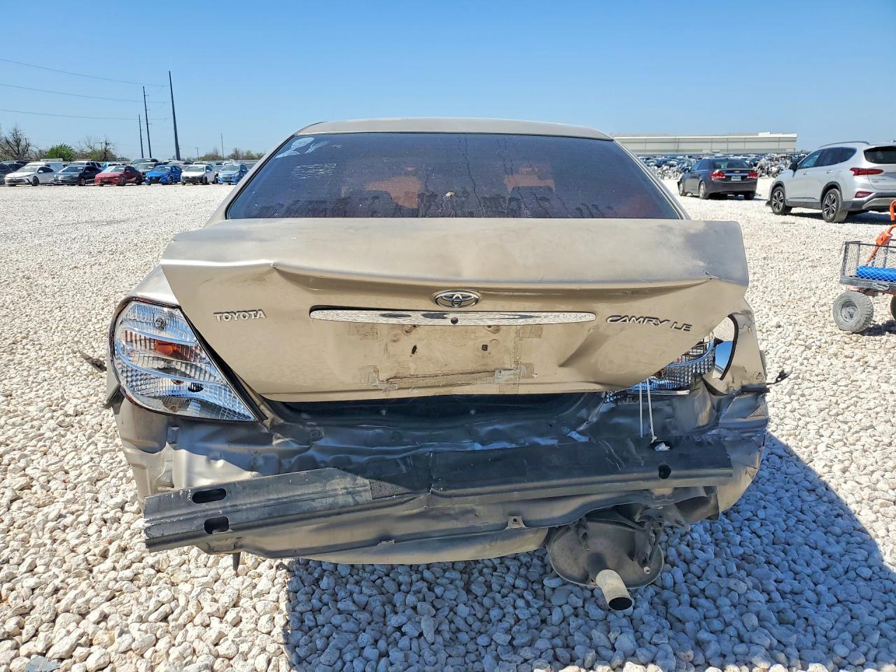 2022 Toyota Camry Le - zdjęcie 6
