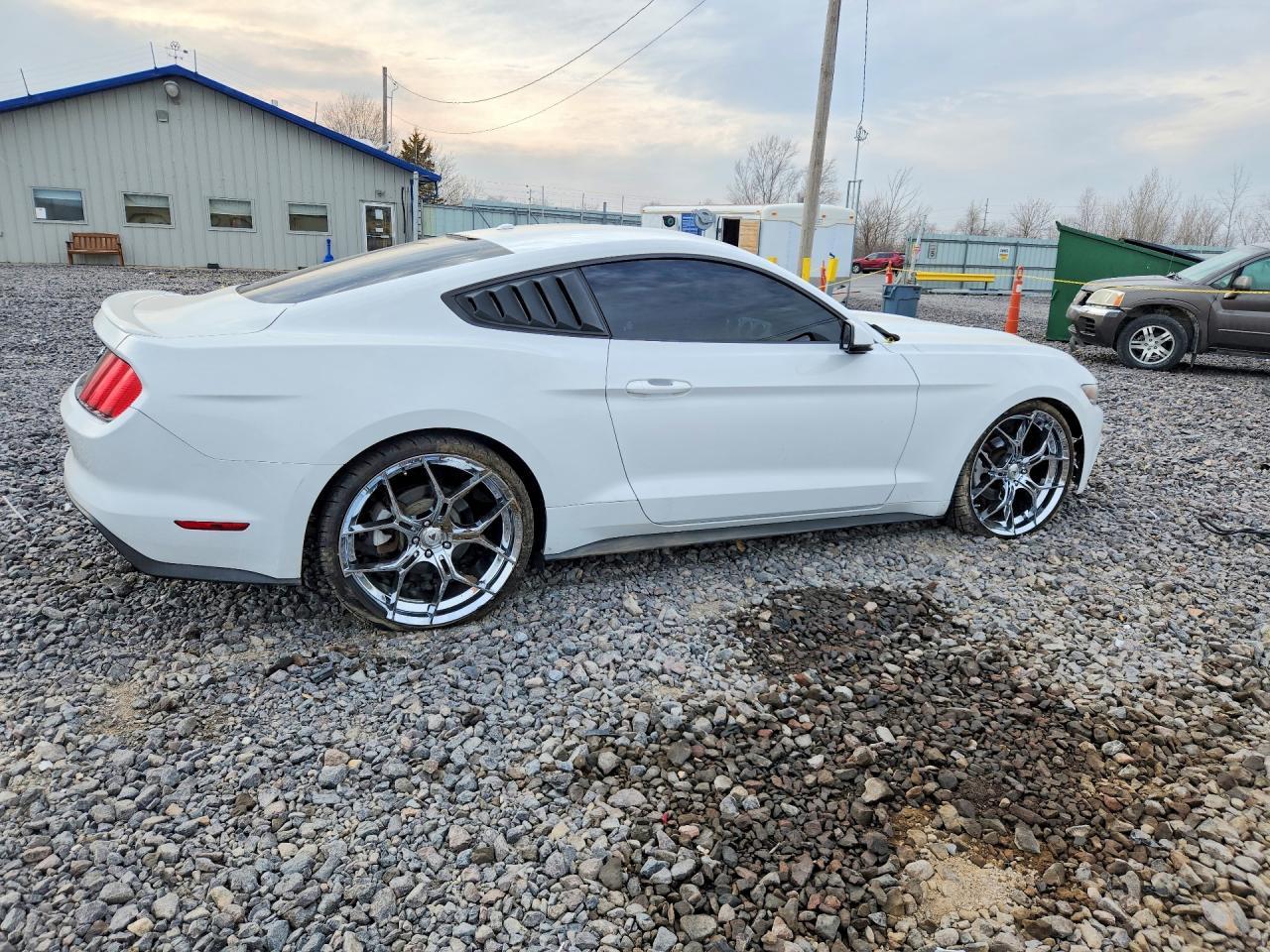 2016 Ford Mustang - zdjęcie 3