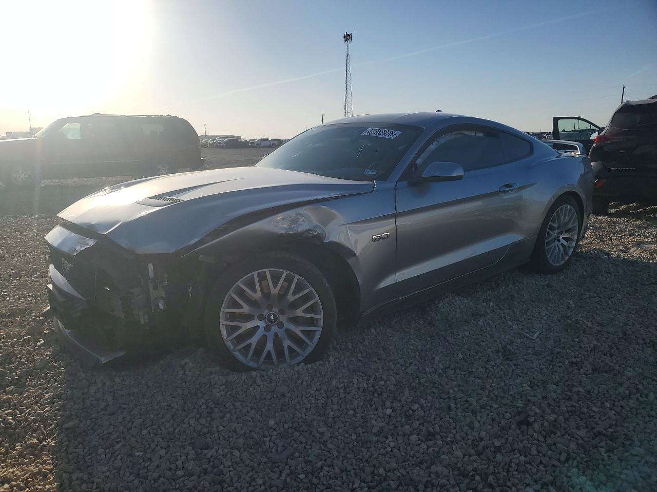 2020 Ford Mustang Gt - zdjęcie główne