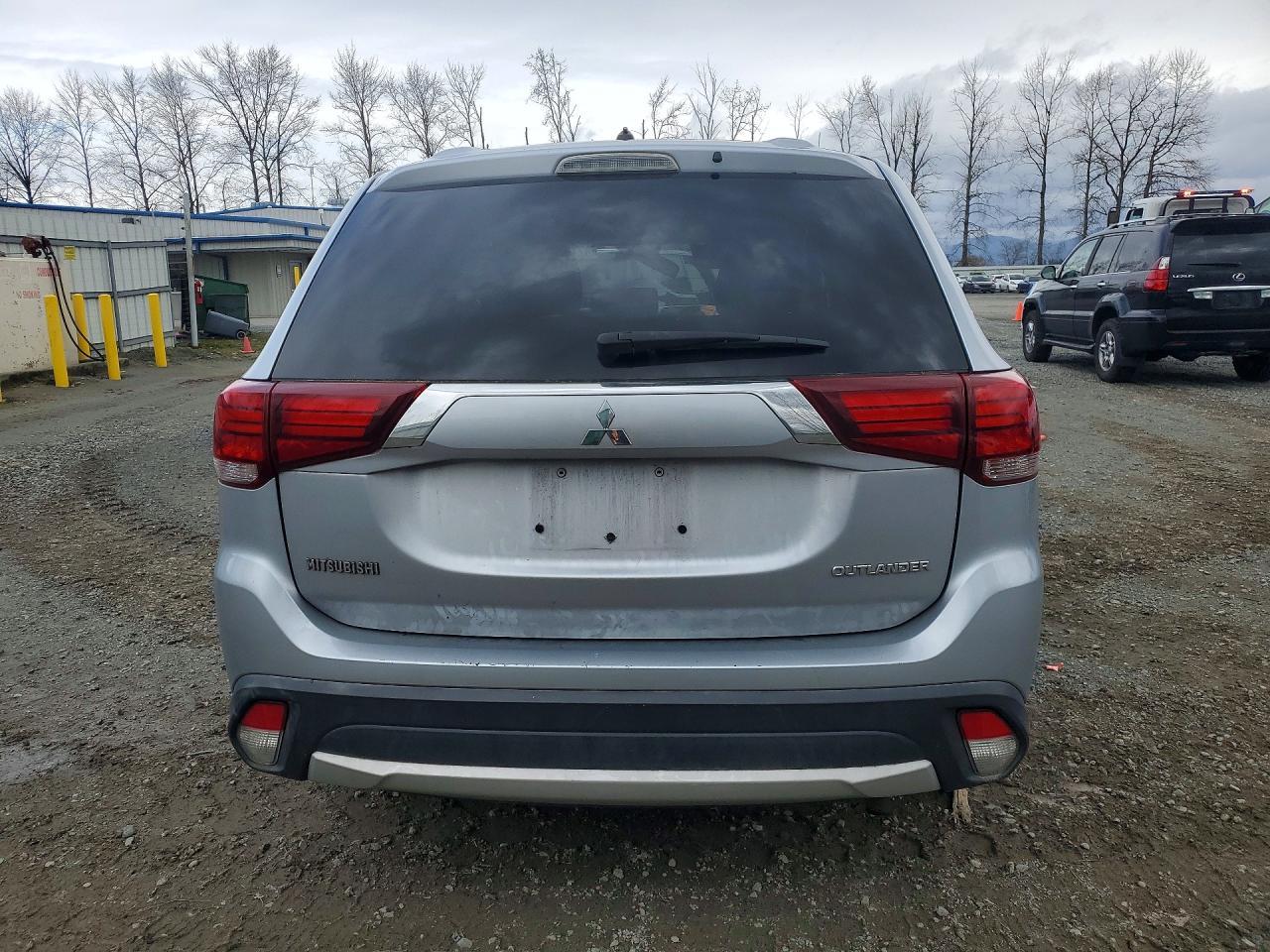 2016 Mitsubishi Outlander Es - zdjęcie 6