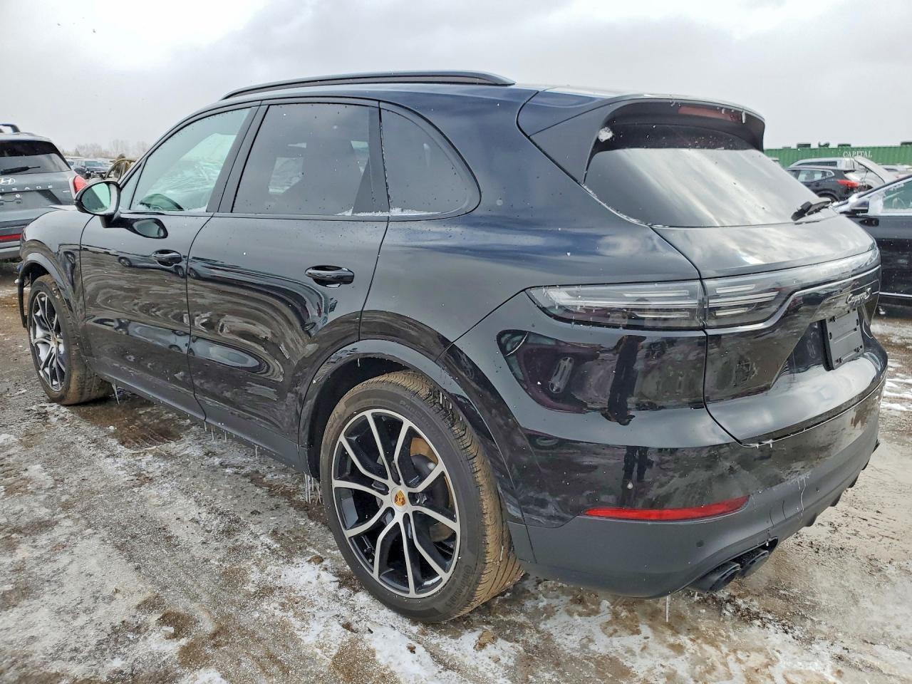 2023 Porsche Cayenne S - zdjęcie 2