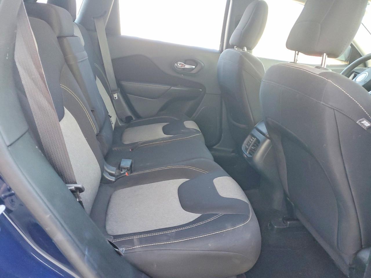 2014 Jeep Cherokee Sport - zdjęcie 11