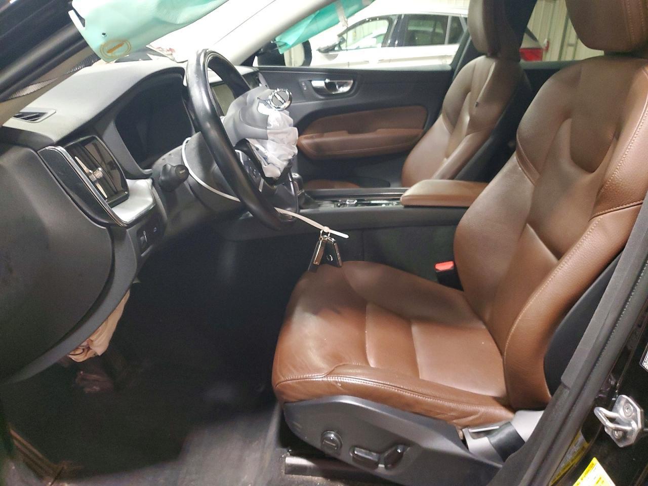 2020 Volvo Xc60 T5 Momentum - zdjęcie 7