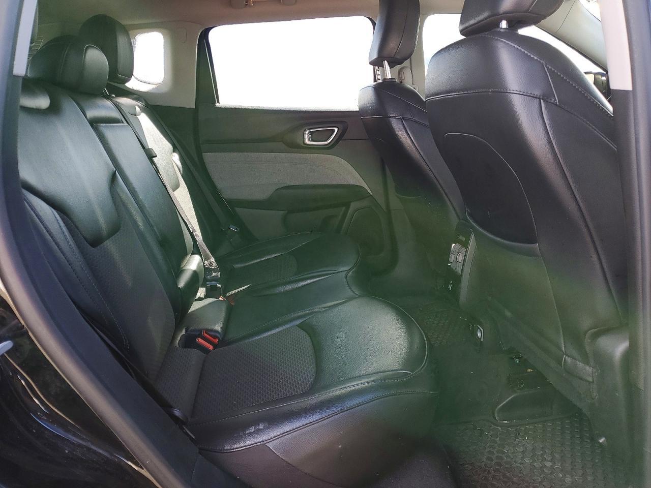 2022 Jeep Compass Latitude - zdjęcie 11