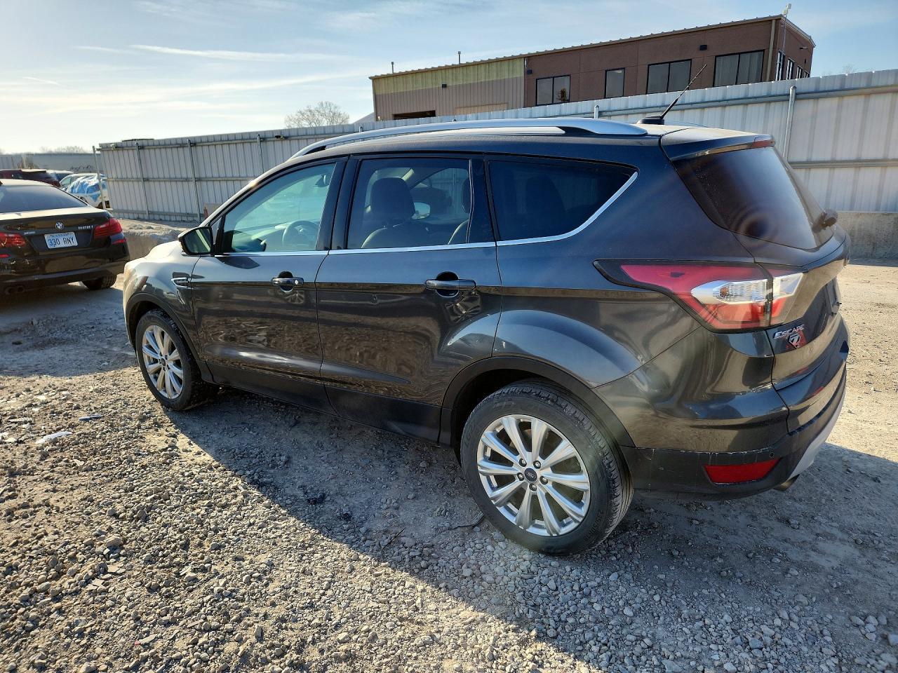 2017 Ford Escape Titanium - zdjęcie 2
