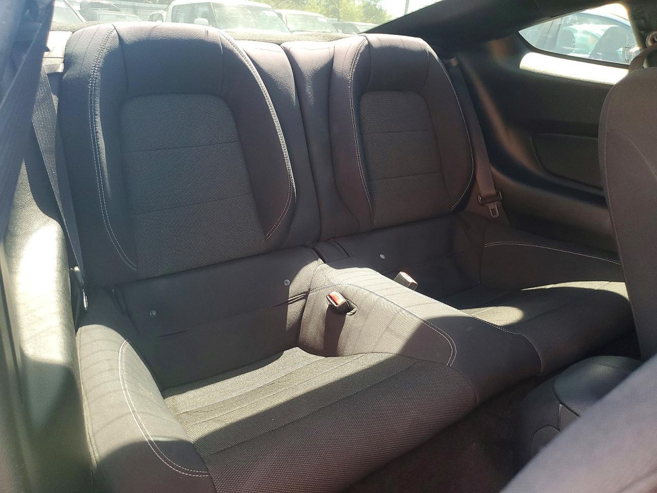 2016 Ford Mustang - zdjęcie 10