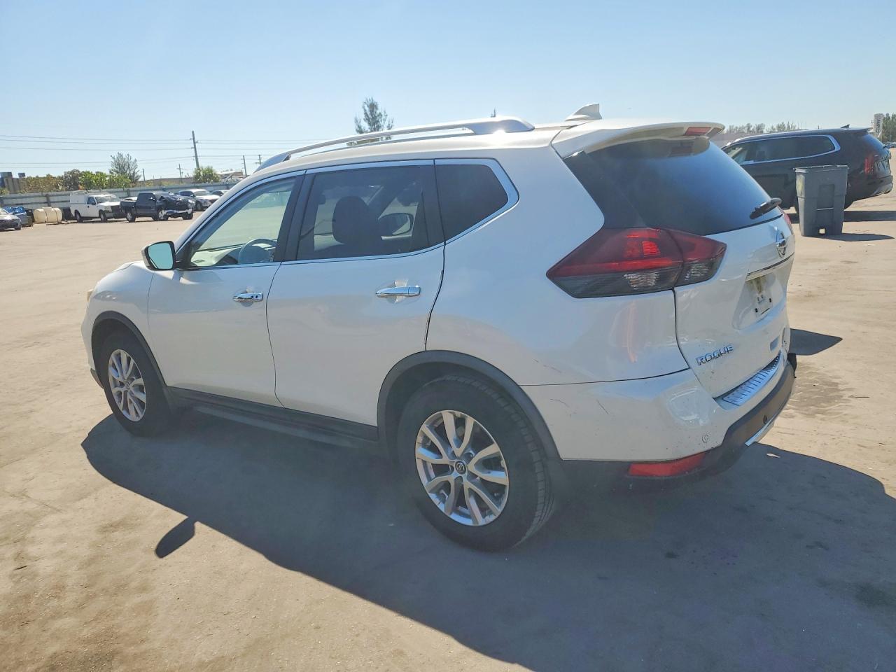 2020 Nissan Rogue Sv - zdjęcie 2