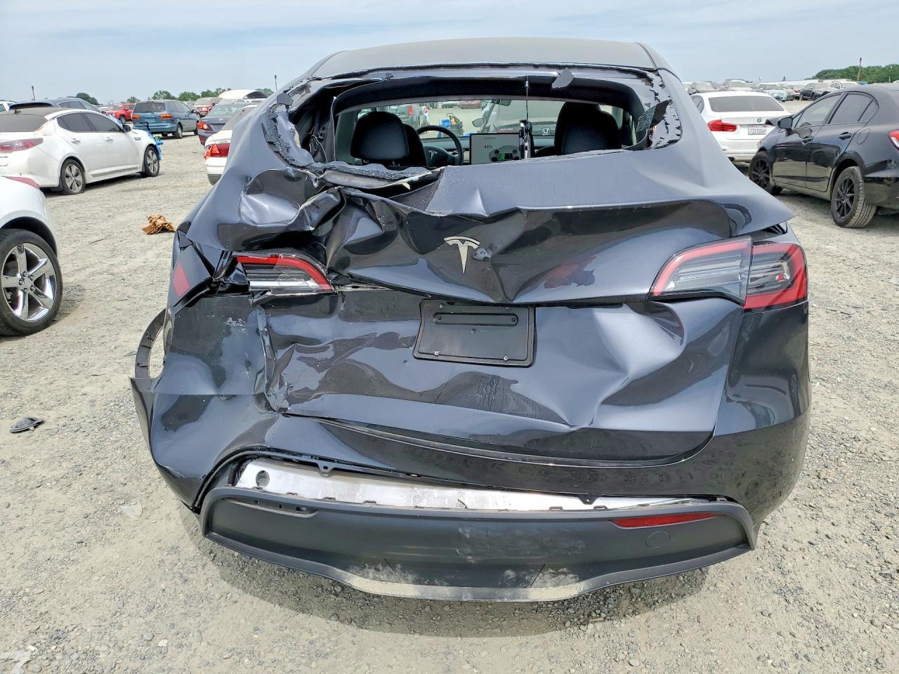 2024 Tesla Model Y - zdjęcie 6