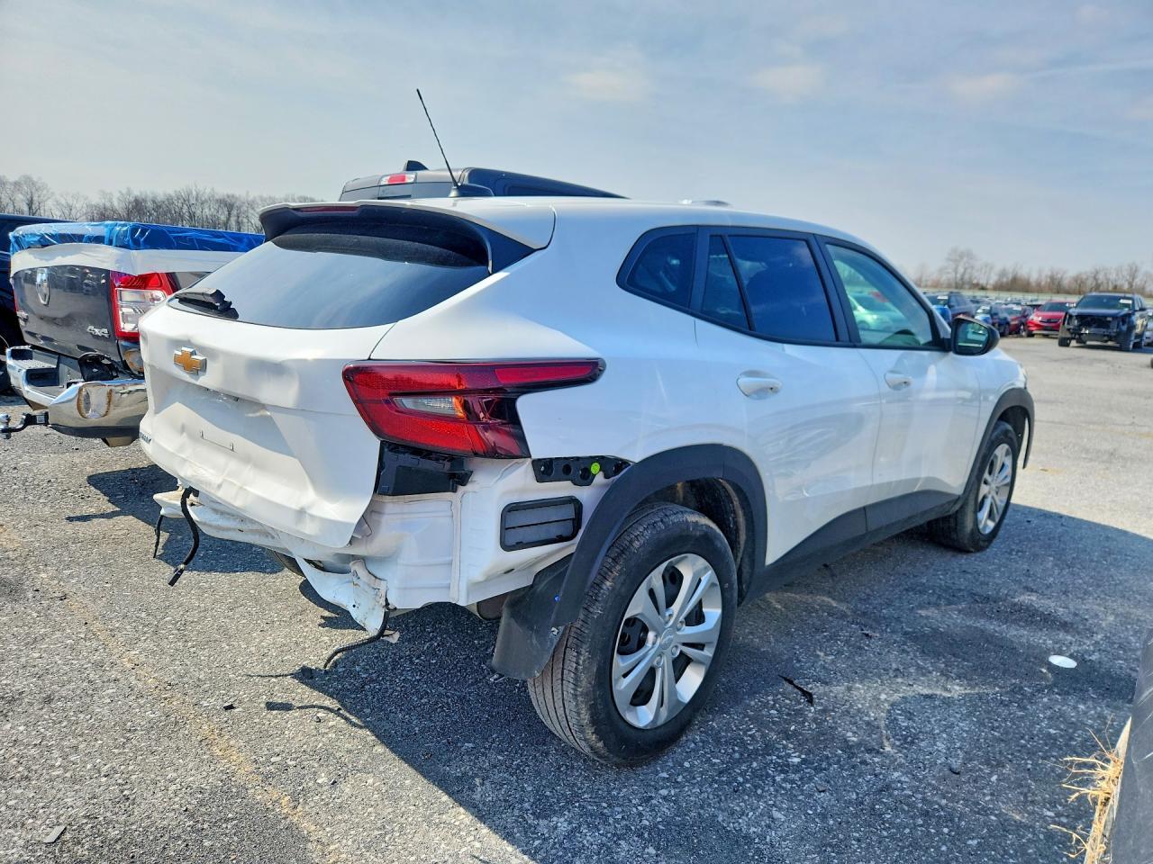 2025 Chevrolet Trax Ls - zdjęcie 3
