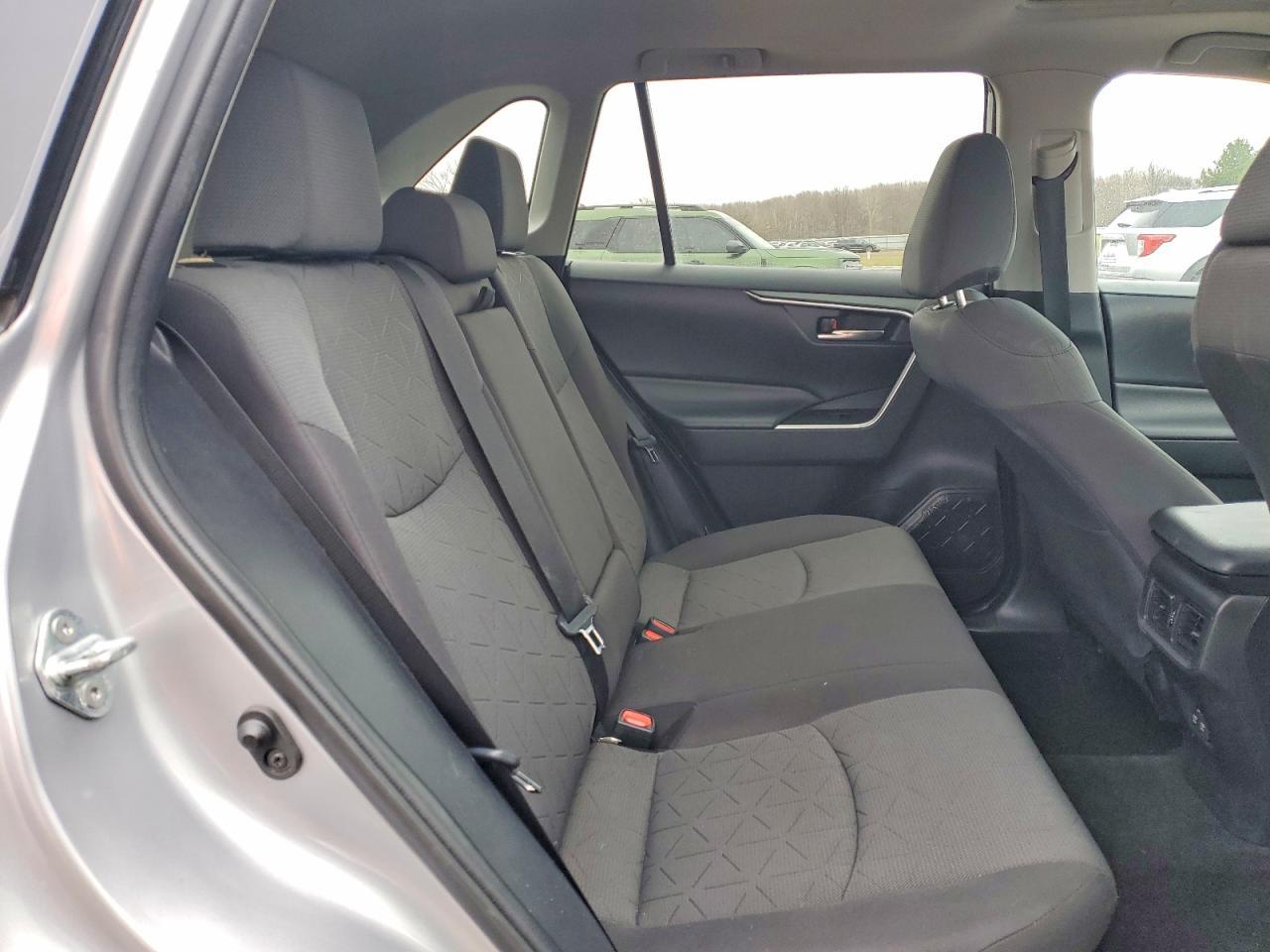 2020 Toyota Rav4 Hybrid Xle - zdjęcie 11