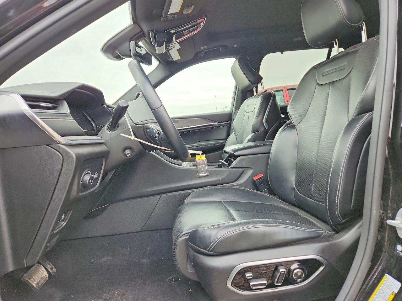 2022 Jeep Grand Cherokee Overland - zdjęcie 7