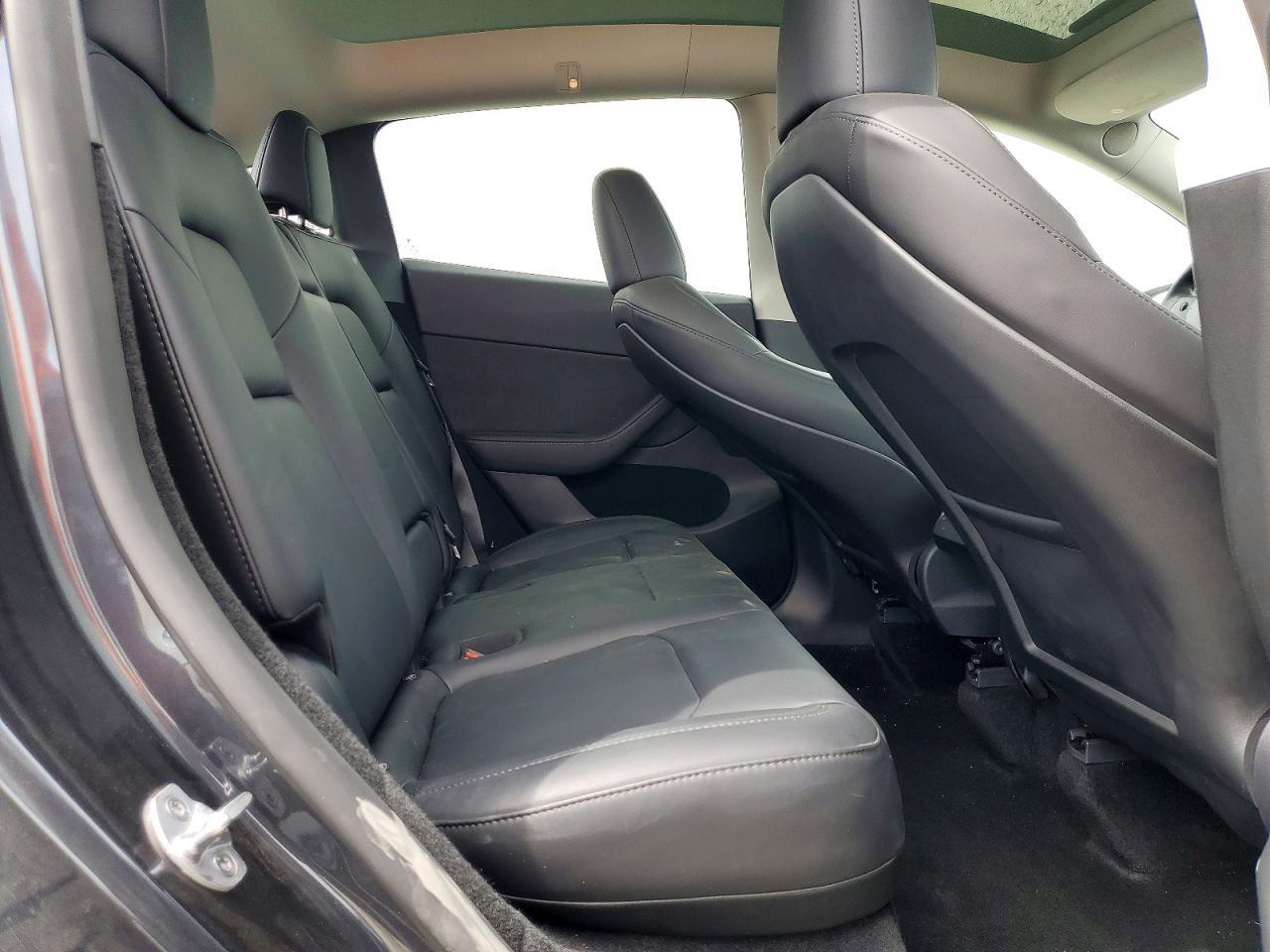 2024 Tesla Model Y - zdjęcie 10