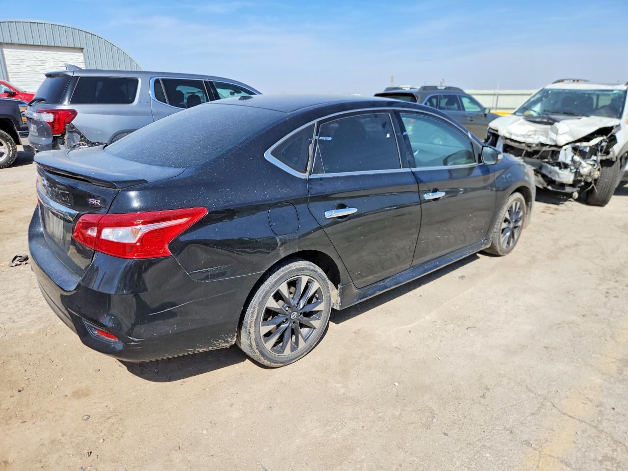 2019 Nissan Sentra Sr - zdjęcie 3