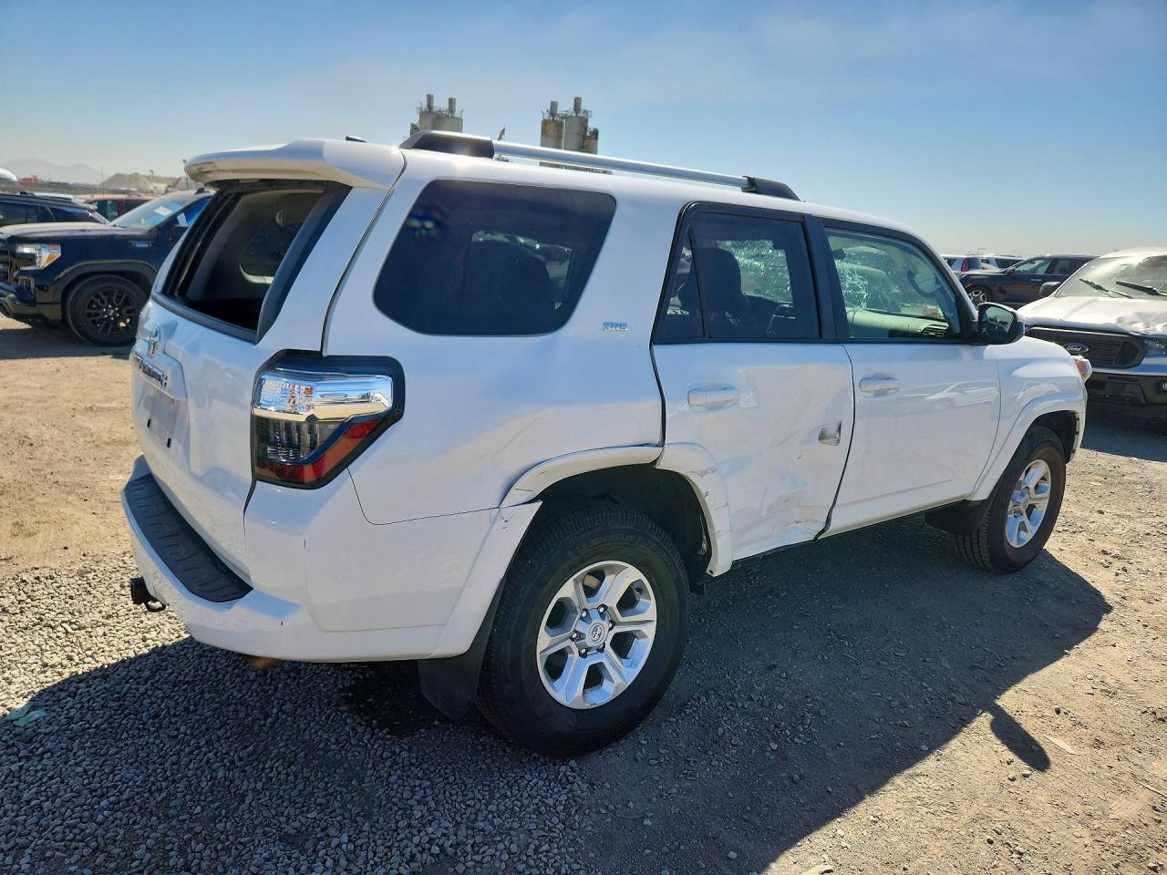 2022 Toyota 4Runner Sr5 - zdjęcie 3