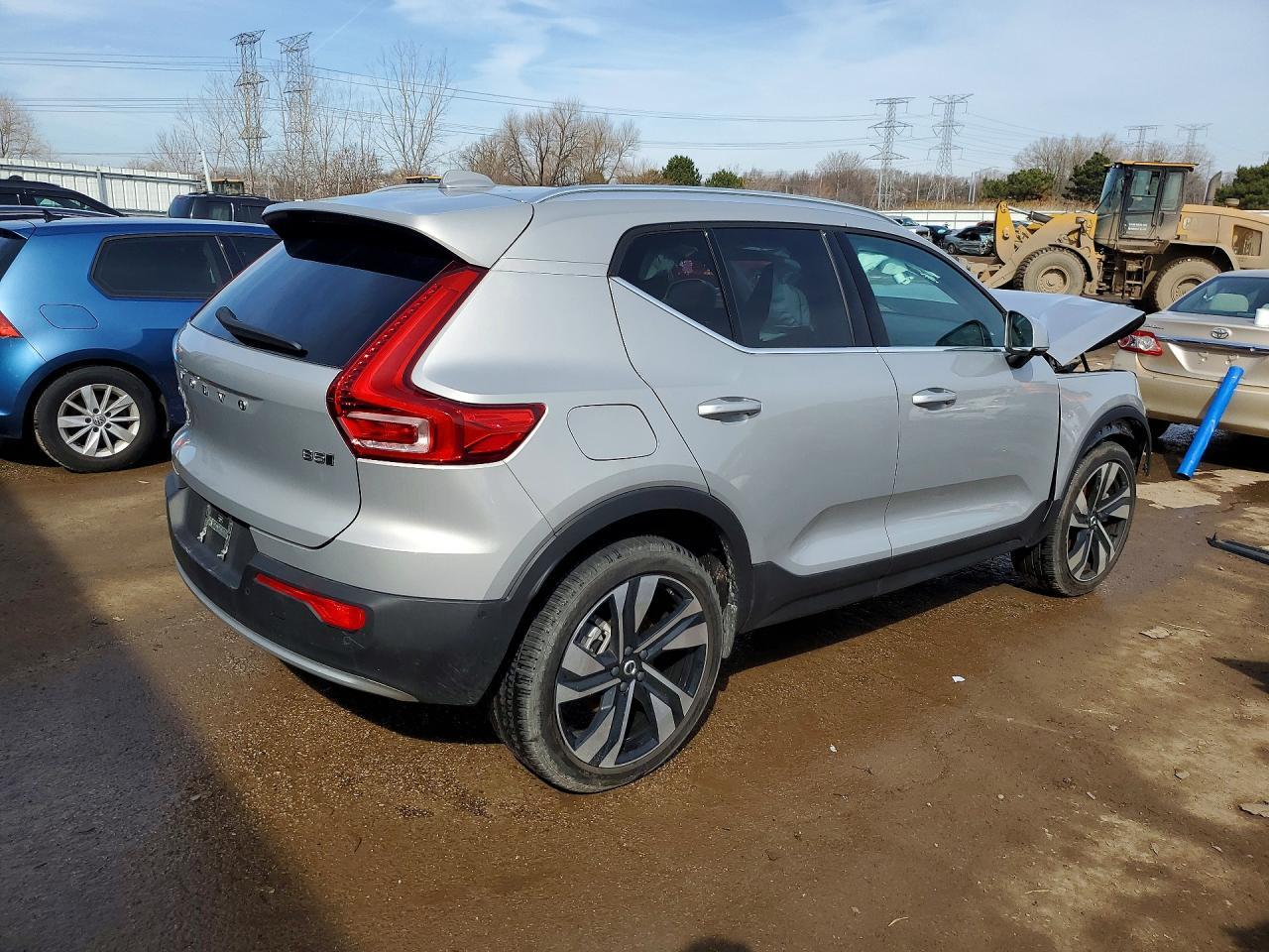 2024 Volvo Xc40 Ultimate - zdjęcie 3