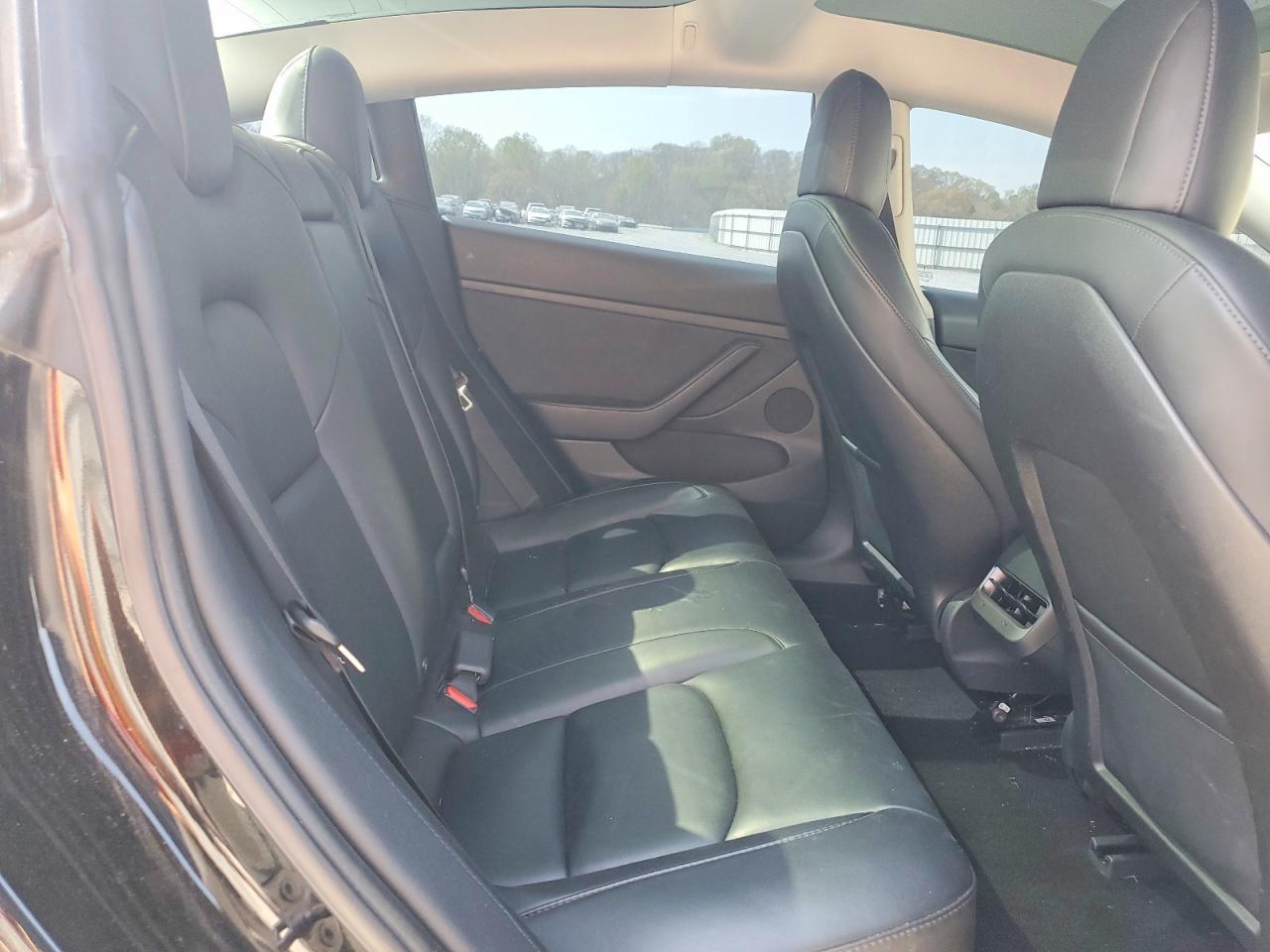 2022 Tesla Model 3 - zdjęcie 10