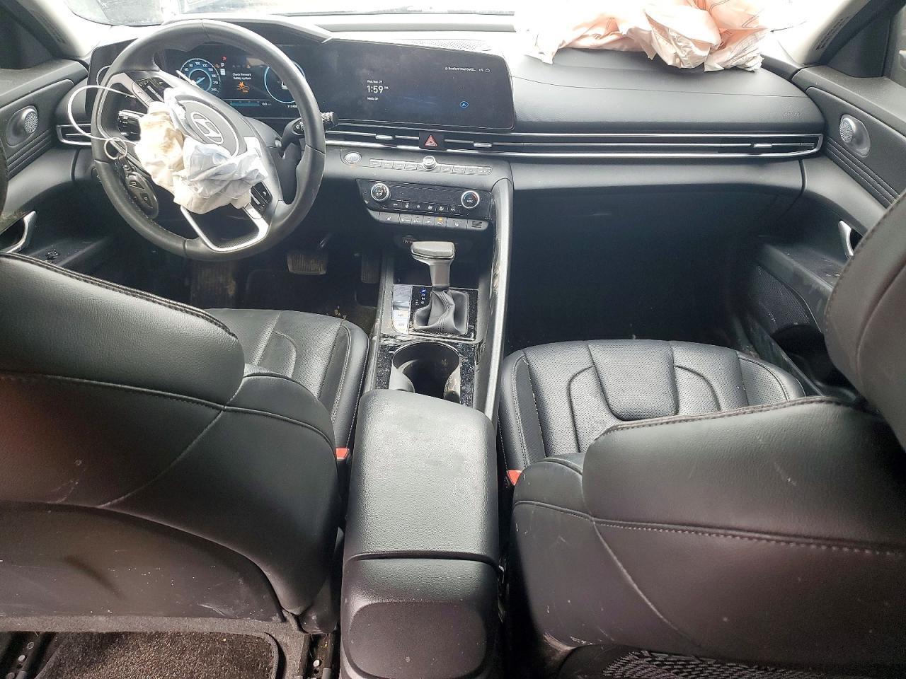 2024 Hyundai Elantra Luxury - zdjęcie 8