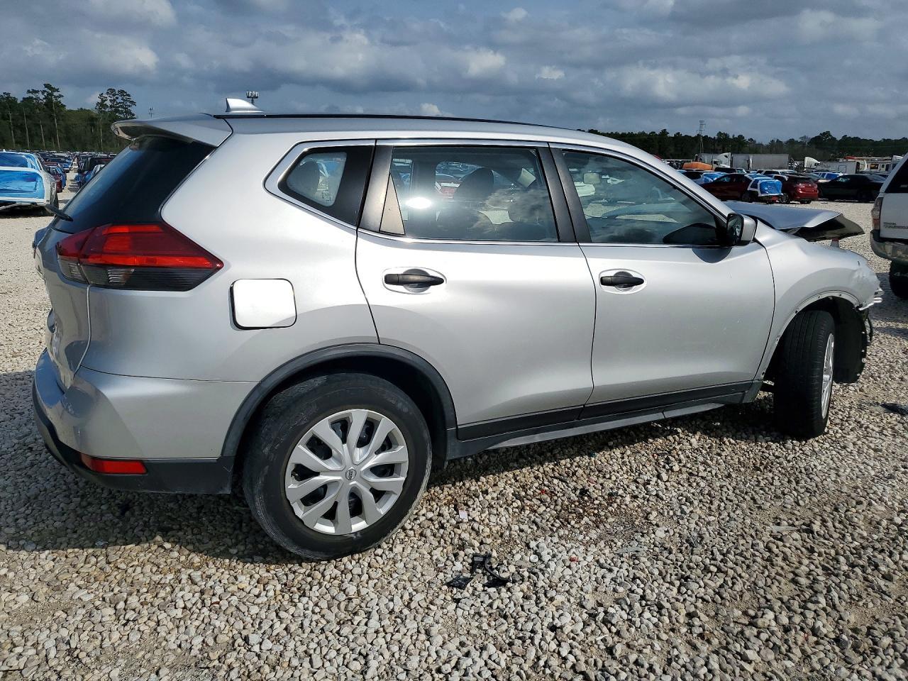 2020 Nissan Rogue S - zdjęcie 3