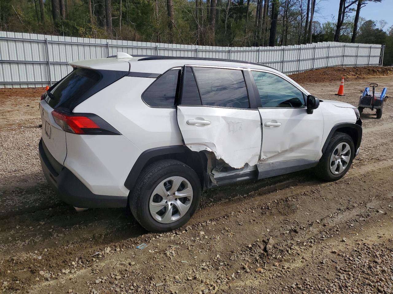 2019 Toyota Rav4 Le - zdjęcie 3