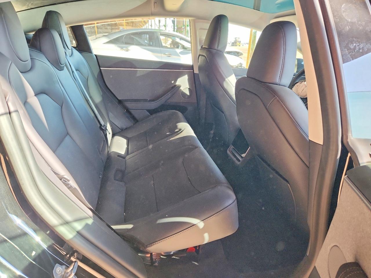 2025 Tesla Model 3 - zdjęcie 10