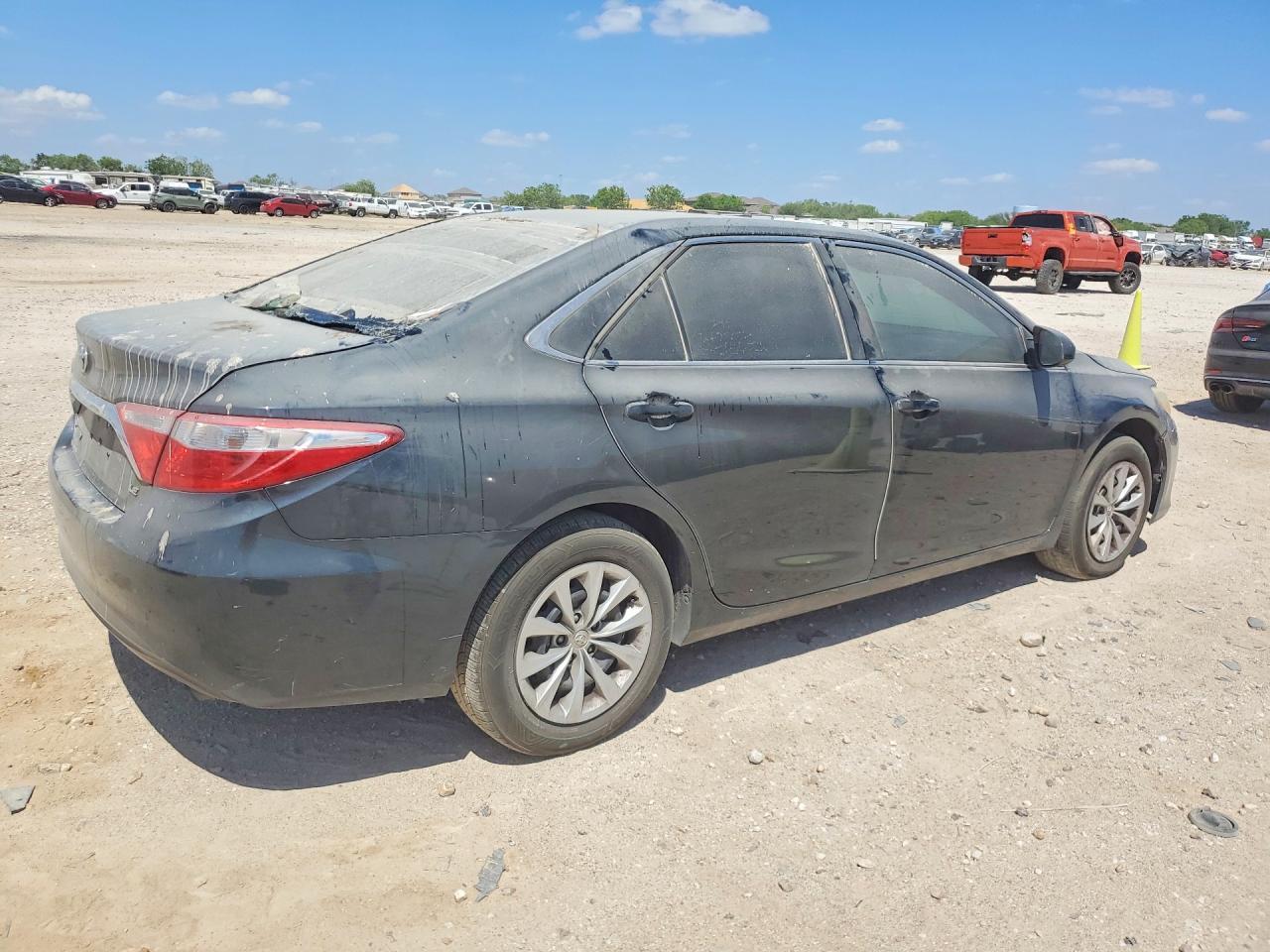 2016 Toyota Camry Le - zdjęcie 3