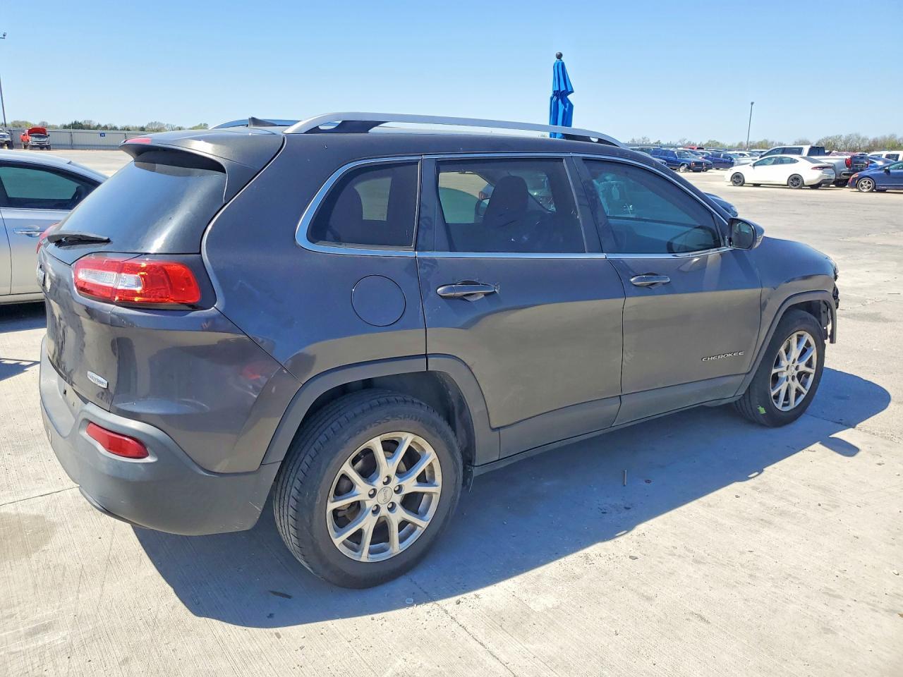 2016 Jeep Cherokee Latitude - zdjęcie 3