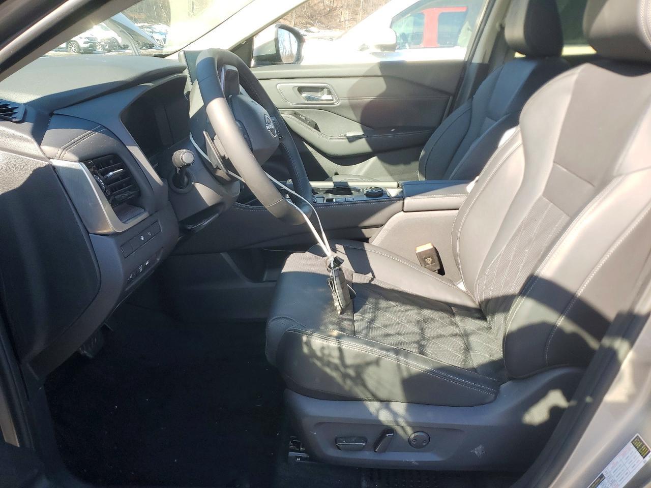 2026 Nissan Rogue Platinum - zdjęcie 7