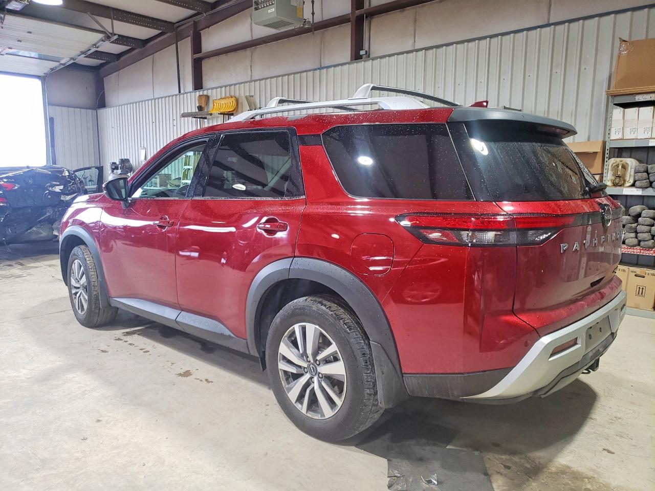 2022 Nissan Pathfinder Sl - zdjęcie 2