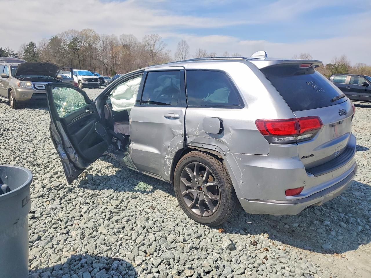 2021 Jeep Grand Cherokee Overland - zdjęcie 2