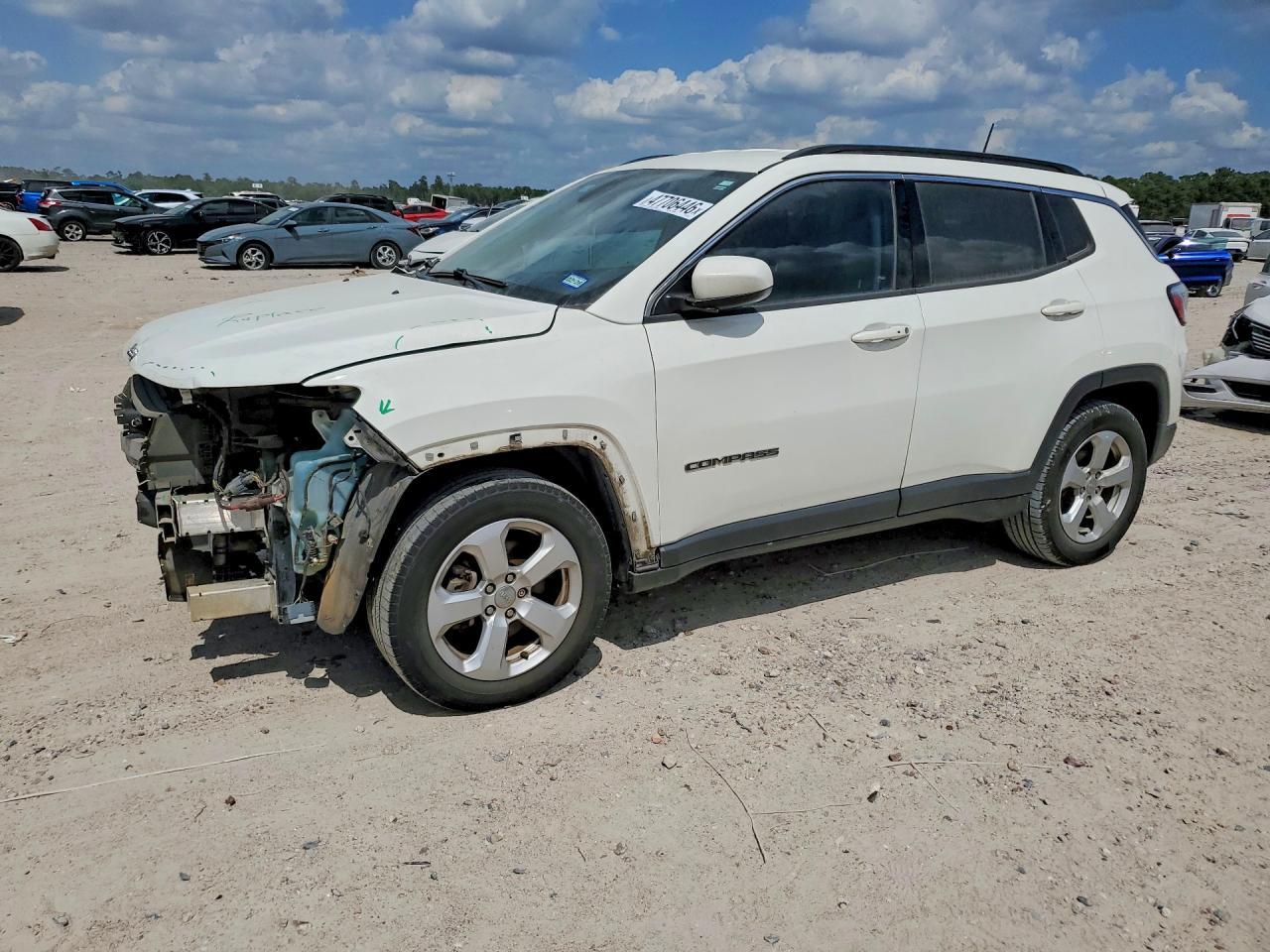 2018 Jeep Compass Latitude - zdjęcie główne