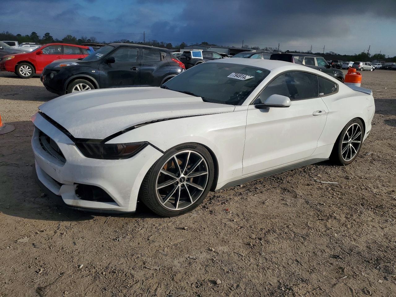 2015 Ford Mustang - zdjęcie główne